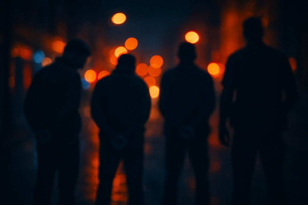 quatre nouveaux individus ont été placés en garde à vue dans le cadre de la fuite de mohamed amra, une enquête en cours pour faire la lumière sur cette affaire.