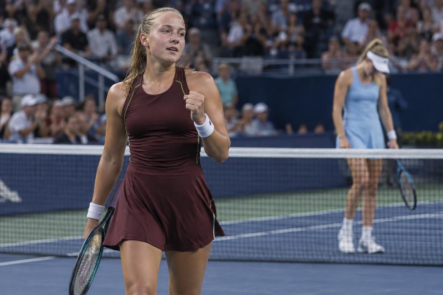 andreeva s’impose au terme d’un match disputé face à alexandrova. découvrez le résumé de cette victoire difficilement arrachée.