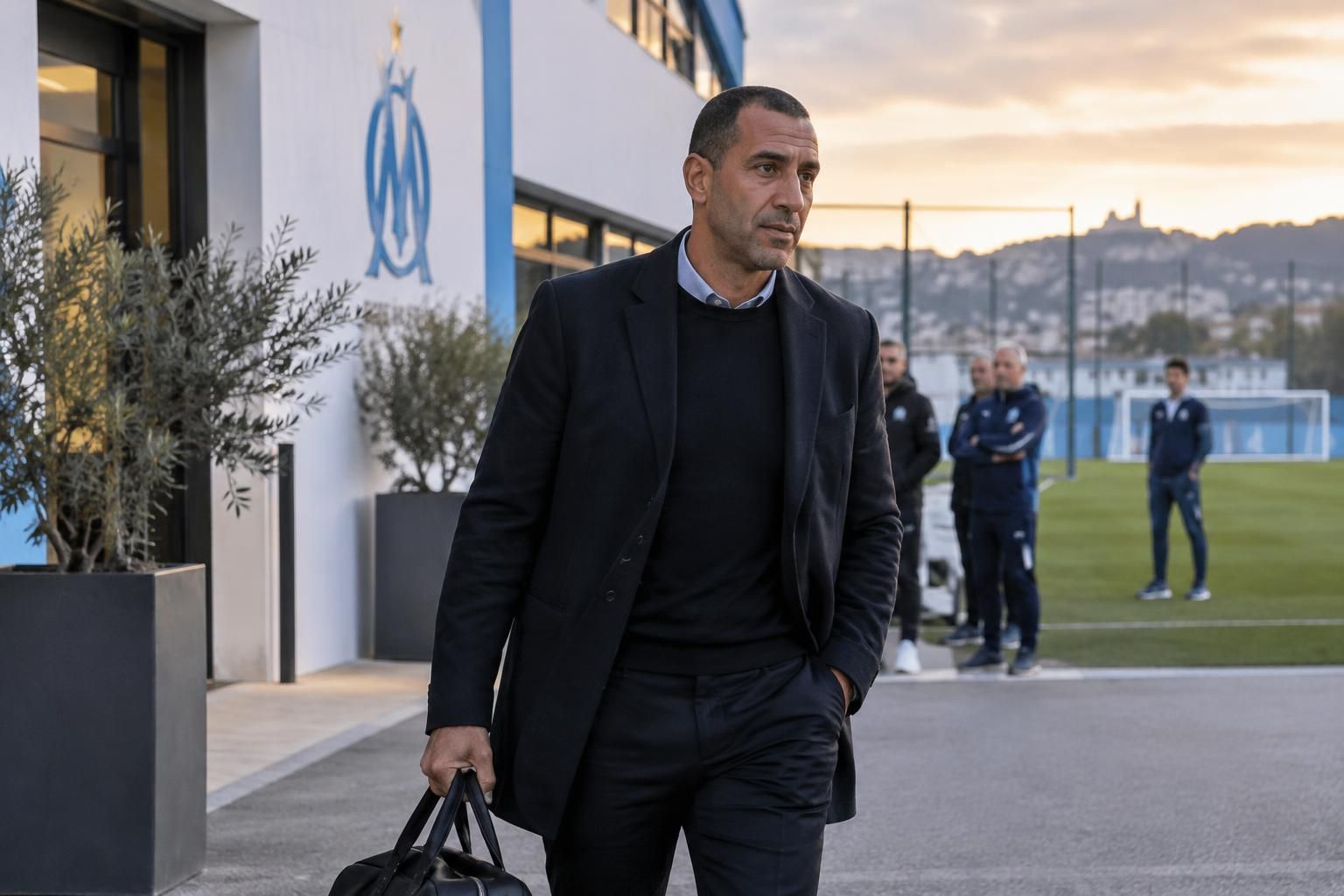 bob tahri quitte l’olympique de marseille après avoir occupé le poste de coordinateur sportif au sein du club.