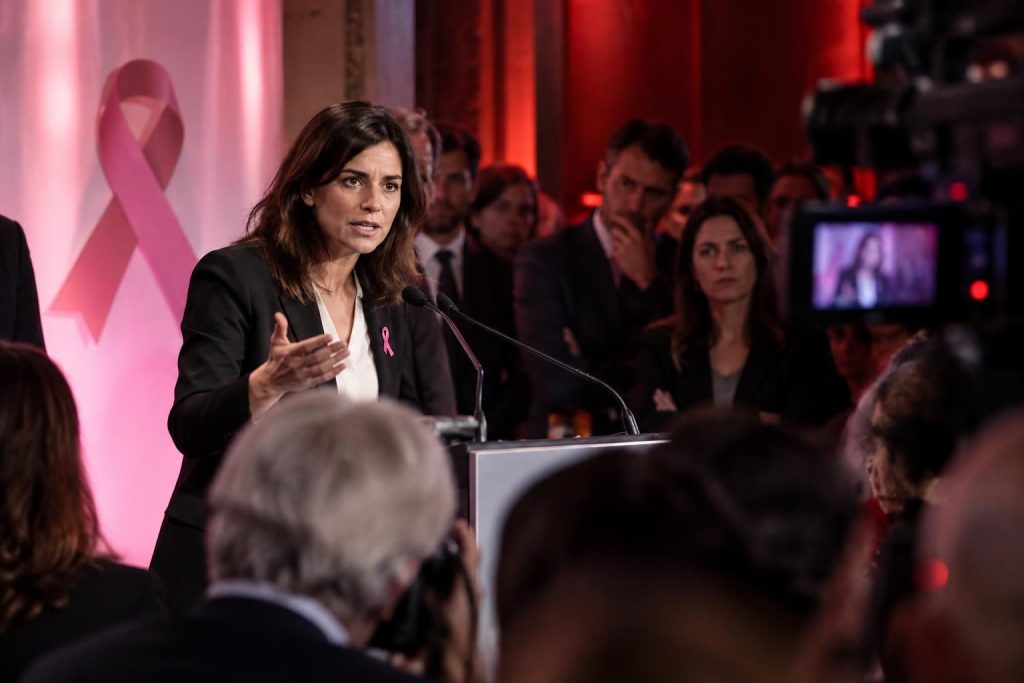 la vidéo de mathilde panot, qui oppose « octobre colère » à octobre rose, suscite la polémique et ravive le débat autour de la campagne de sensibilisation.